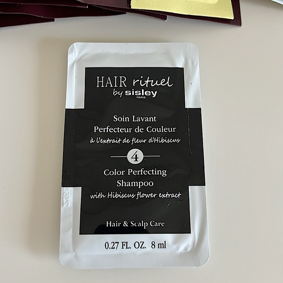 Oribe, Sisley, Diptyque, Laura Mercier | Lux Travel Kit - Picture 2 of 11